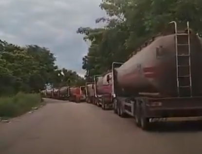 Gandolas de Pdvsa hicieron largas colas en Táchira para retornar a Zulia