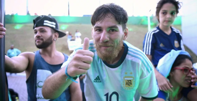 El doble de Messi que vendió sus pertenencias por conocerlo. Imagen cortesía. 