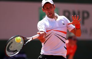 Djokovic accede por la vía rápida a octavos en Roland Garros