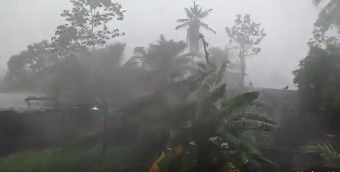 Al menos tres heridos durante inesperada tormenta que aterrorizó Tucupita #21Jun (video)