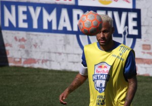 Medio brasileño denuncia el robo de entrevista sobre Neymar con información clave de su futuro