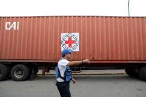 Cargamento de ayuda humanitaria proveniente de Italia llega a galpón en Los Ruices