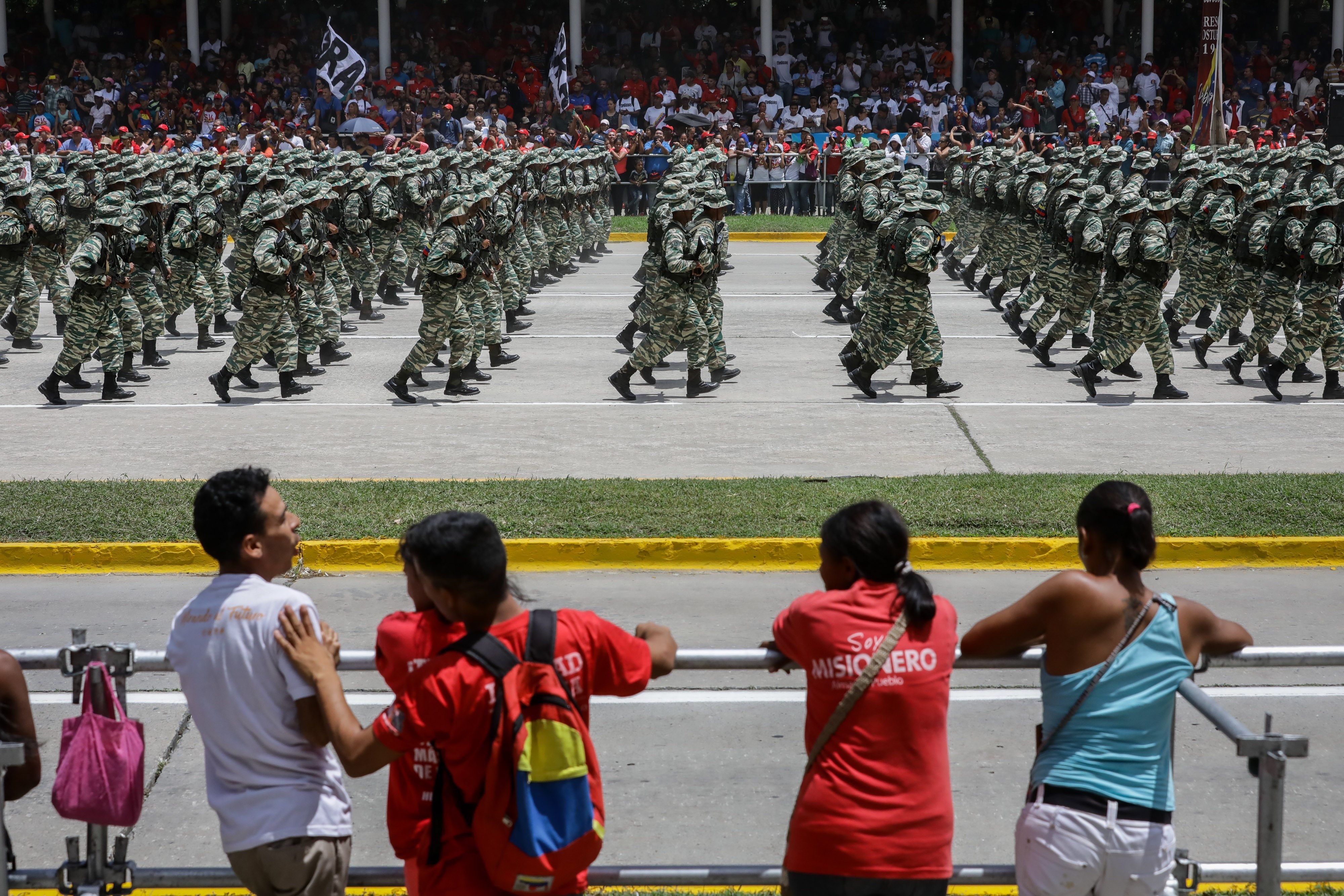 Experto ruso asegura que el Ejército venezolano no podría con EEUU ante una presunta intervención 