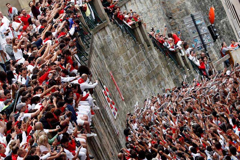 Tres heridos por asta de toro en el primer encierro de los Sanfermines