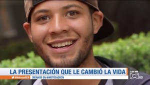 ¡Siguen los éxitos! Otro artista famoso se suma a Camila y brinda su apoyo al venezolano que canta en las calles Bogotá (VIDEO)