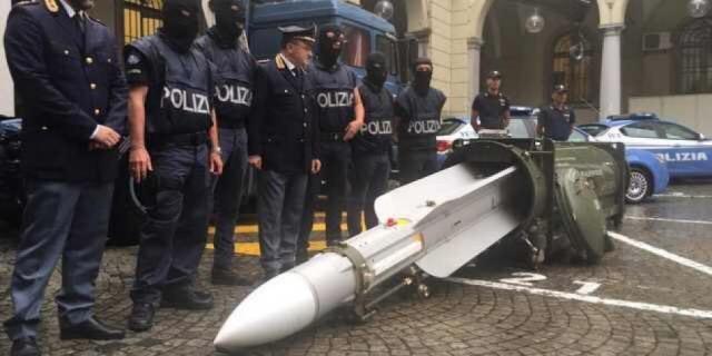 Policía antiterrorista de Italia.  Foto: Tomado de twitter @pablolejder
