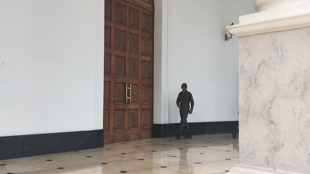 Impiden a diputados realizar actos con motivo del 5 de julio en el Salón Elíptico del Palacio Federal Legislativo