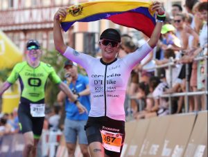 La súper chama venezolana: Zoe Bello se lució en el Campeonato Europeo de IronMan