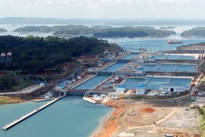 Canal de Panamá continuará autorizando paso controlado de embarcaciones de Venezuela