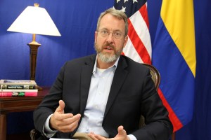 Jorge Rodríguez arremetió contra la gestión de James Story como embajador