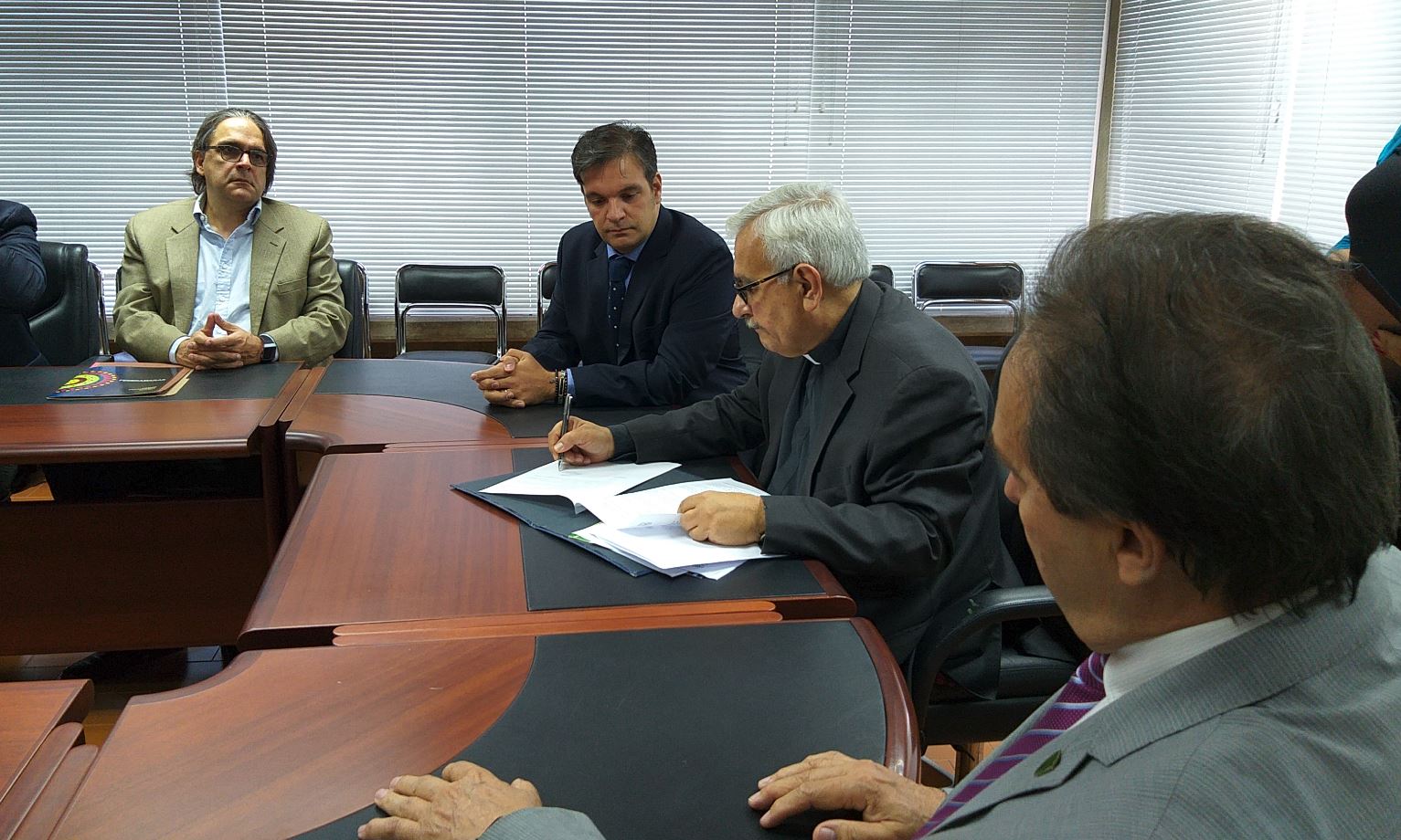 Fedecámaras y la Ucab firman convenio académico para promover la democracia y la libre empresa