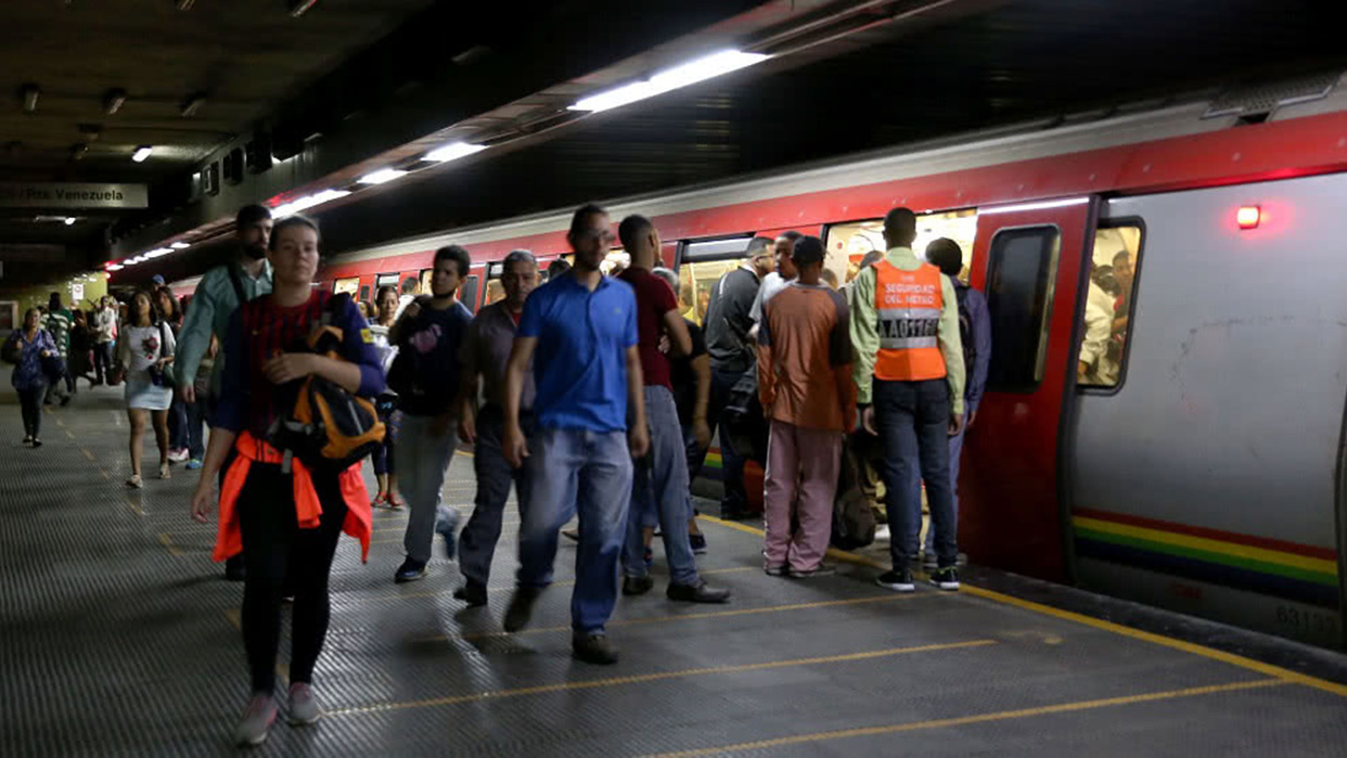 Metro de Caracas asegura que presta servicio comercial en todas sus líneas #25Ago