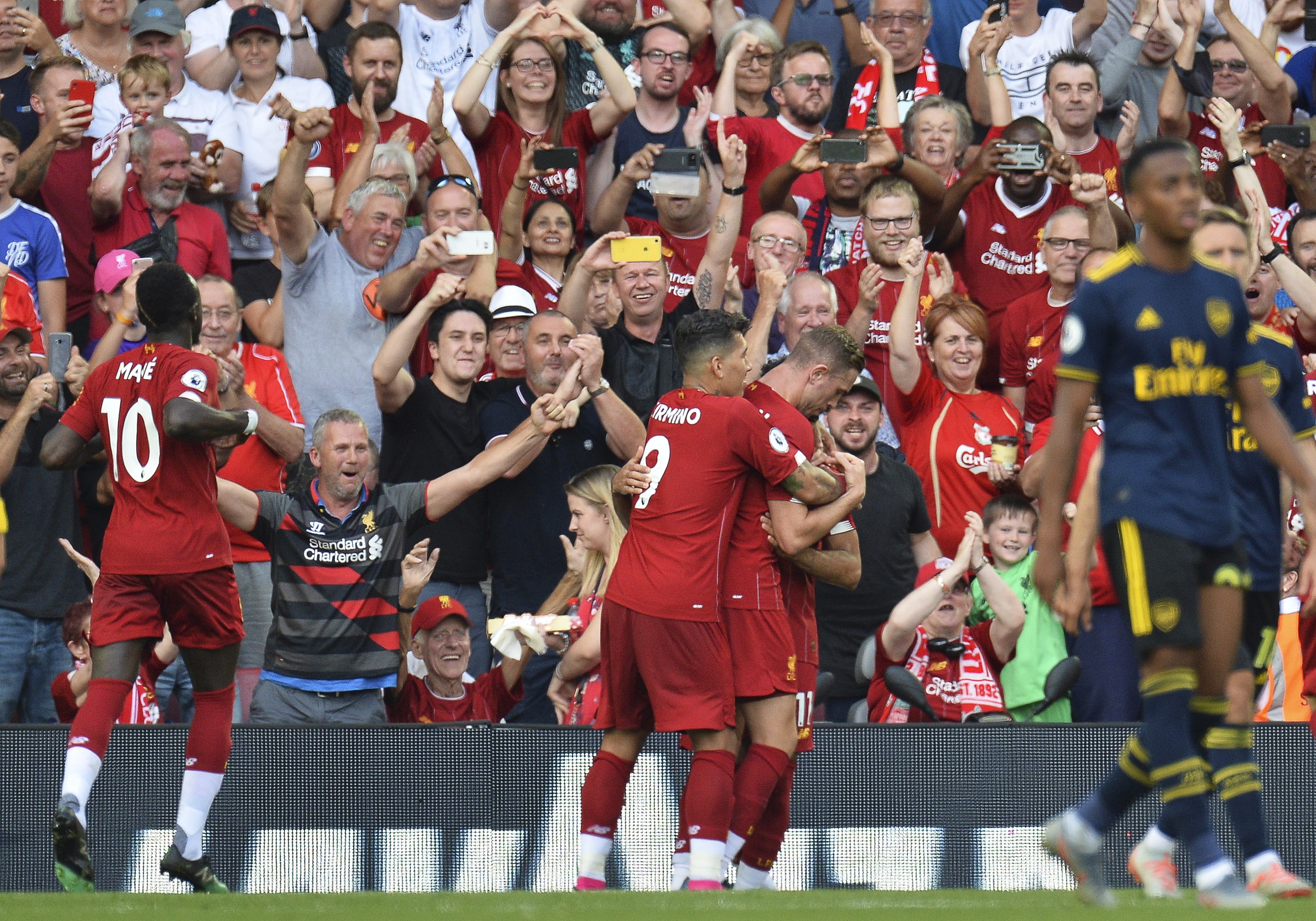 El Liverpool barre al Arsenal y es el único con pleno de victorias en Inglaterra