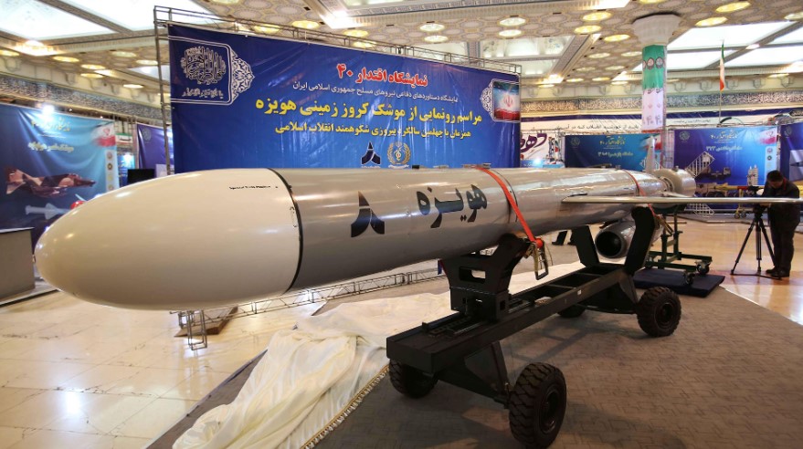 Irán presenta tres nuevos tipos de misiles teleguiados