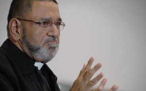 Padre Palmar conmemora 31 años de sacerdocio en el destierro y abandonado por la Iglesia