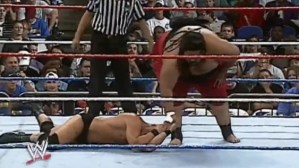 El accidente escatológico que sufrió una leyenda de la WWE en plena pelea (Video)