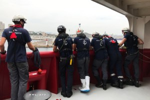Al menos 18 migrantes llegan a puerto español tras ser rescatados por ferry francés