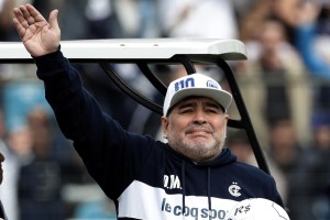Maradona fue internado en una clínica privada en Argentina