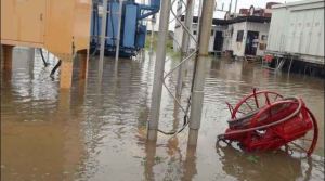Karen castiga a las costas venezolanas causando graves inundaciones (Video)
