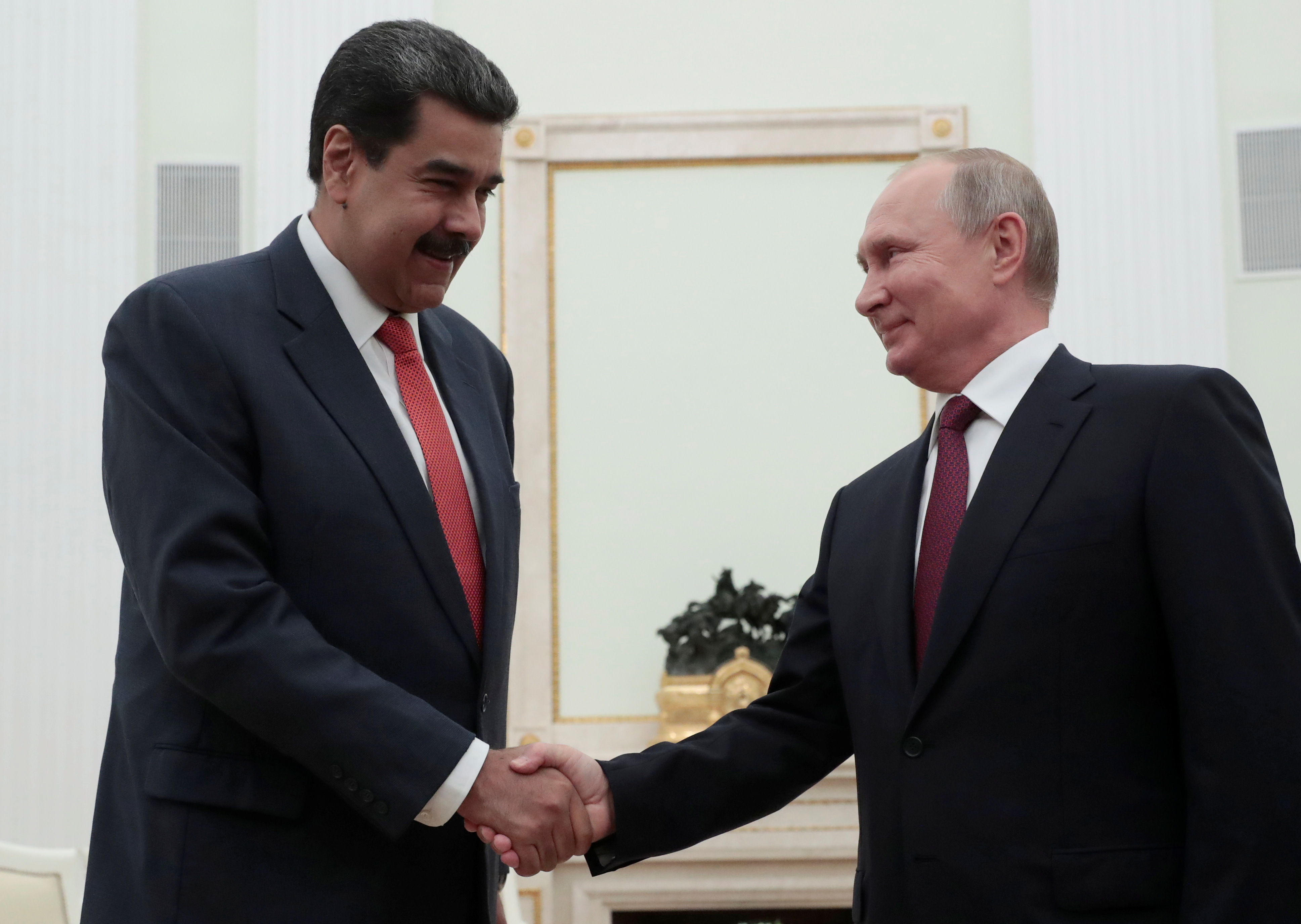 ABC: Informe oficial de Inteligencia de EEUU denuncia la dependencia de Maduro de Rusia