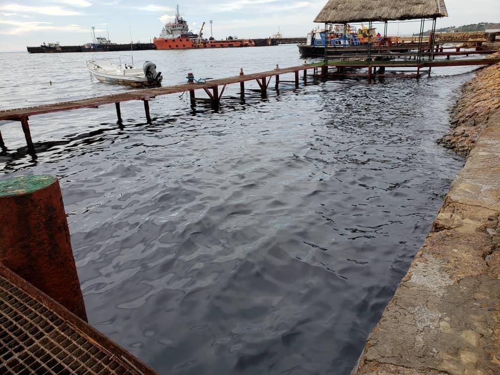 Contaminación chavista: Contrabando de petróleo acaba con las costas venezolanas (IMÁGENES)