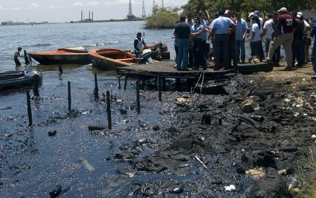Nuevo derrame de crudo afecta al Lago de Maracaibo ante la indiferencia de Pdvsa (Video)
