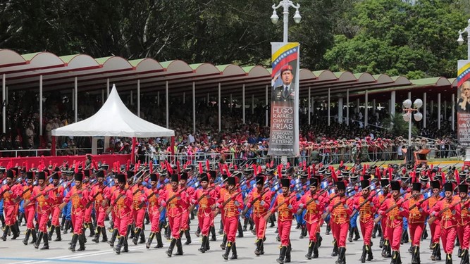La FFAA venezolana se debate entre deserciones, órdenes improvisadas y amenazas de rebelión