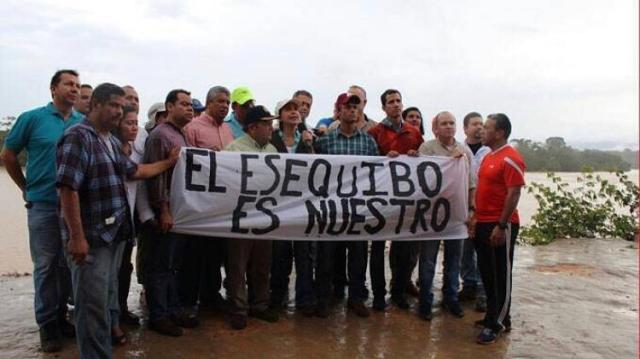 Juan Guaidó junto a otros dirigentes en su visita al Esequibo. Imagen cortesía. 