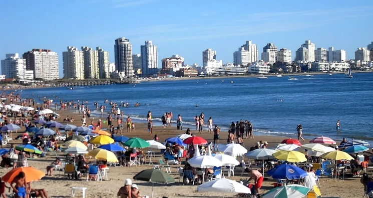 Uruguay estudian medidas para evitar un desplome del turismo tras crisis en Argentina