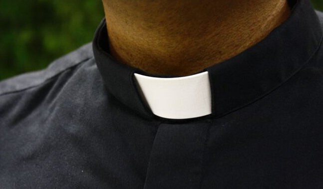 Investigan a cinco sacerdotes colombianos por denuncia de abuso sexual