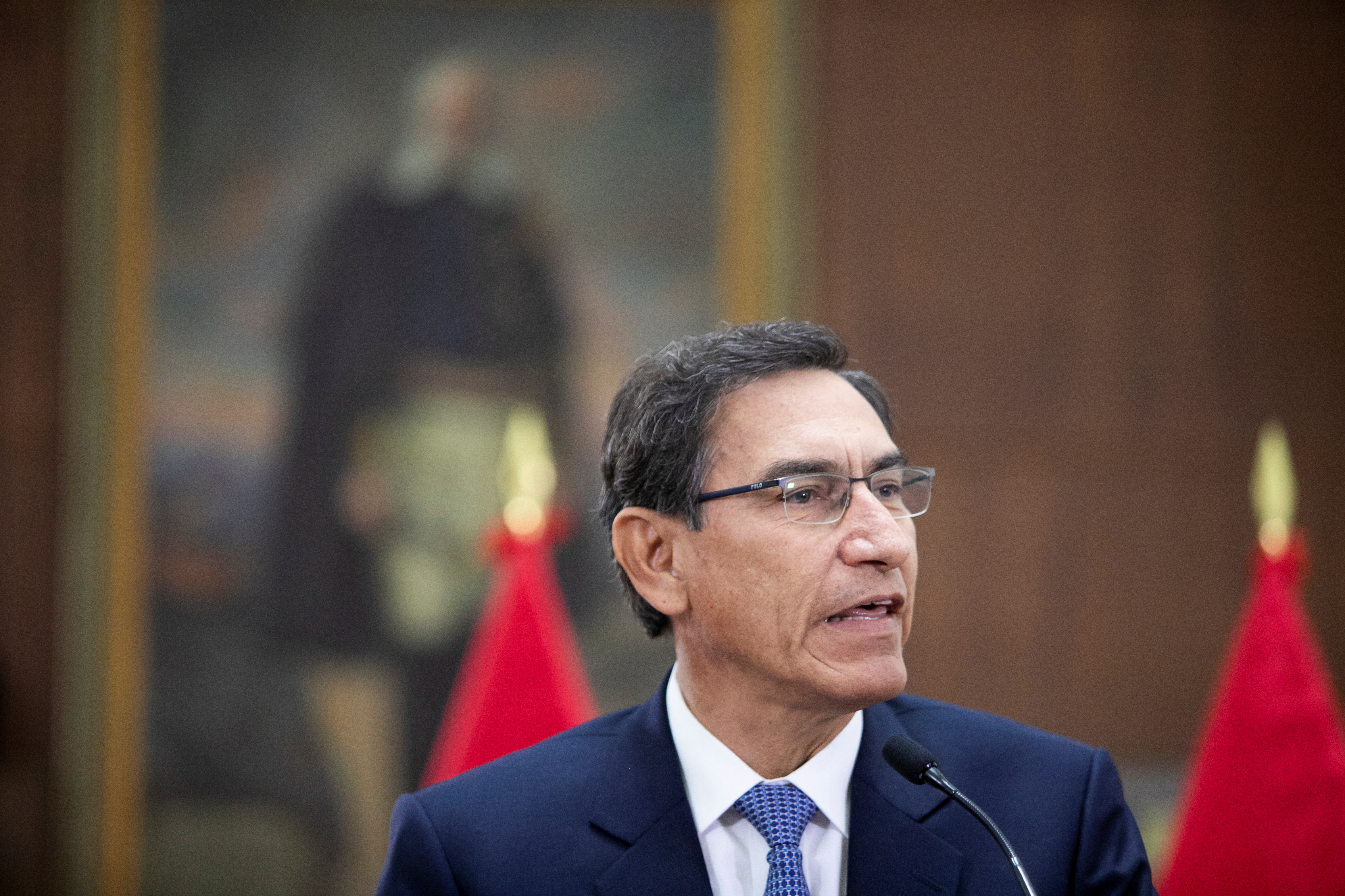 Presidente de Perú anuncia referendo para remover inmunidad a legisladores