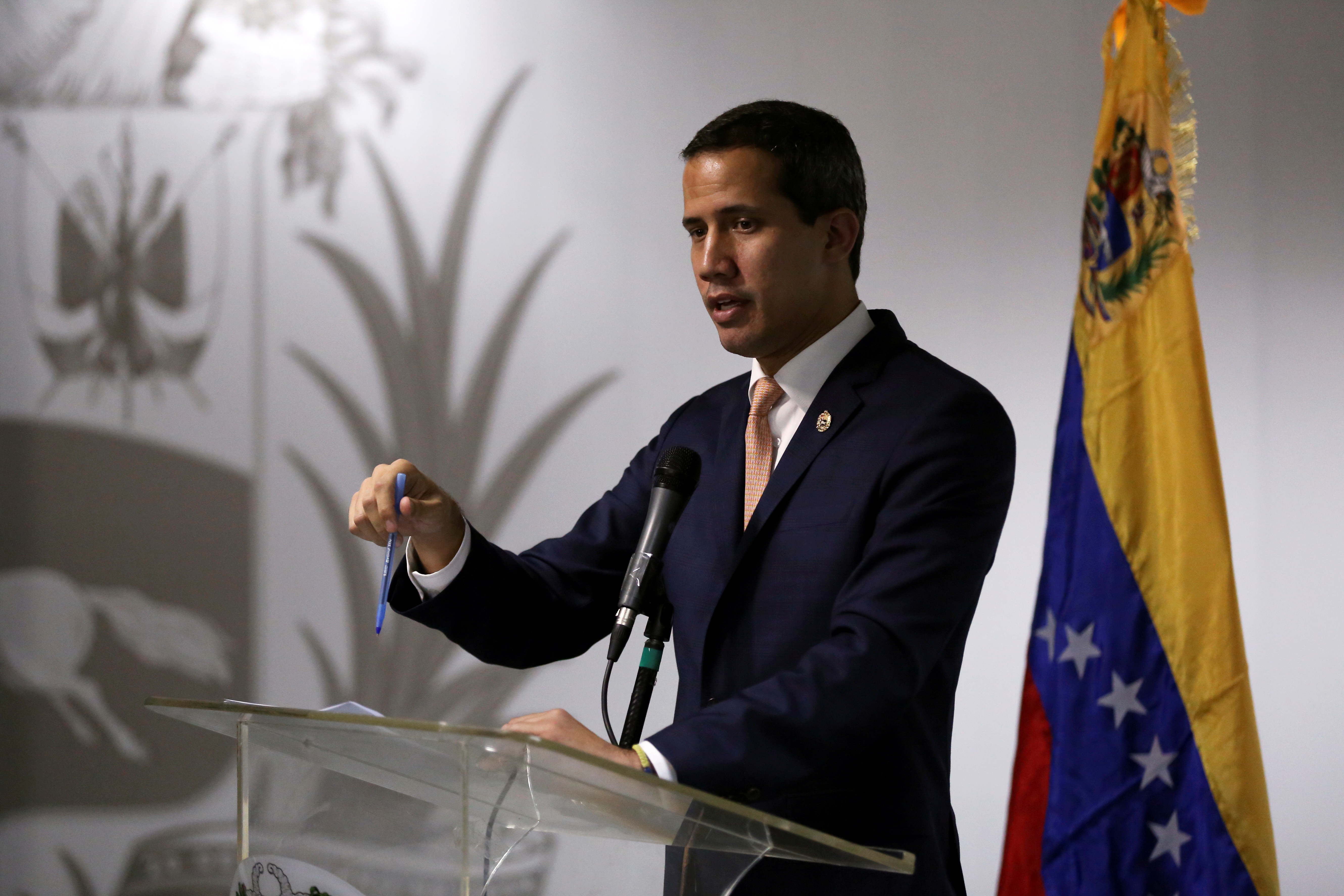 Guaidó invita a todos los sectores a colaborar con la investigación en torno a denuncias de corrupción