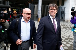 Justicia belga deja en libertad condicional a Puigdemont mientras examina su extradición
