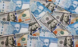Peso chileno se desploma frente al dólar y alcanza mínimo histórico: 842 por unidad