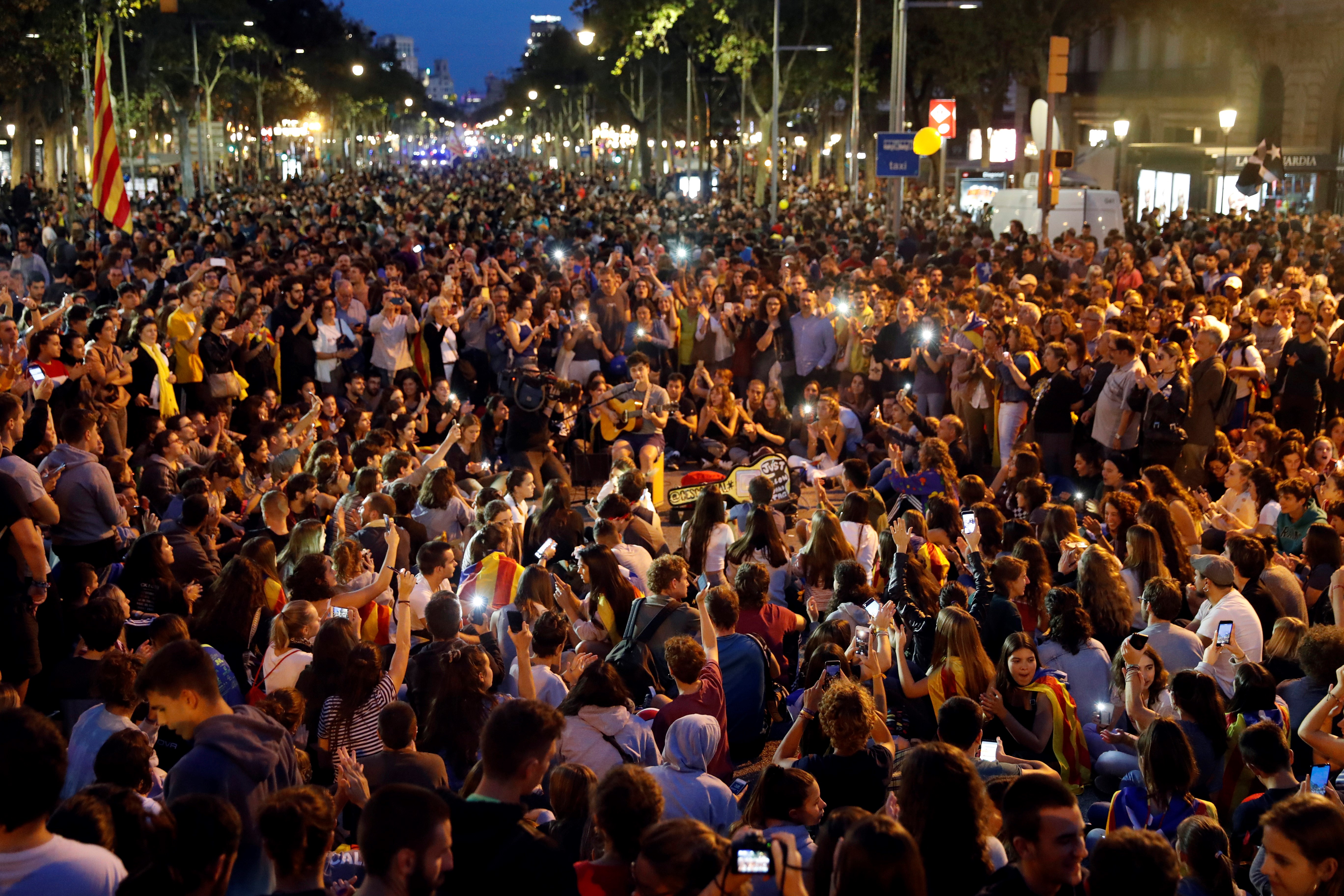 Se sostiene tensa calma en Cataluña a las puertas de una huelga general