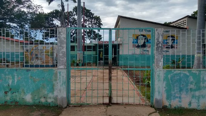 Colegios en el estado Anzoátegui se unen al paro nacional de docentes #10Oct