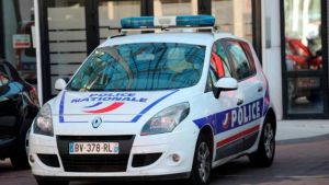 Policía de París ajustició a un hombre luego que decapitara a una persona en plena calle