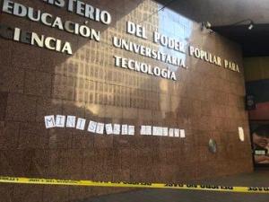 El Ministerio de Educación Universitaria amanece clausurado en protesta y defensa de su autonomía #25OCT (Fotos)