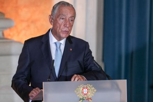 Presidente de Portugal se recupera tras someterse a un cateterismo con éxito