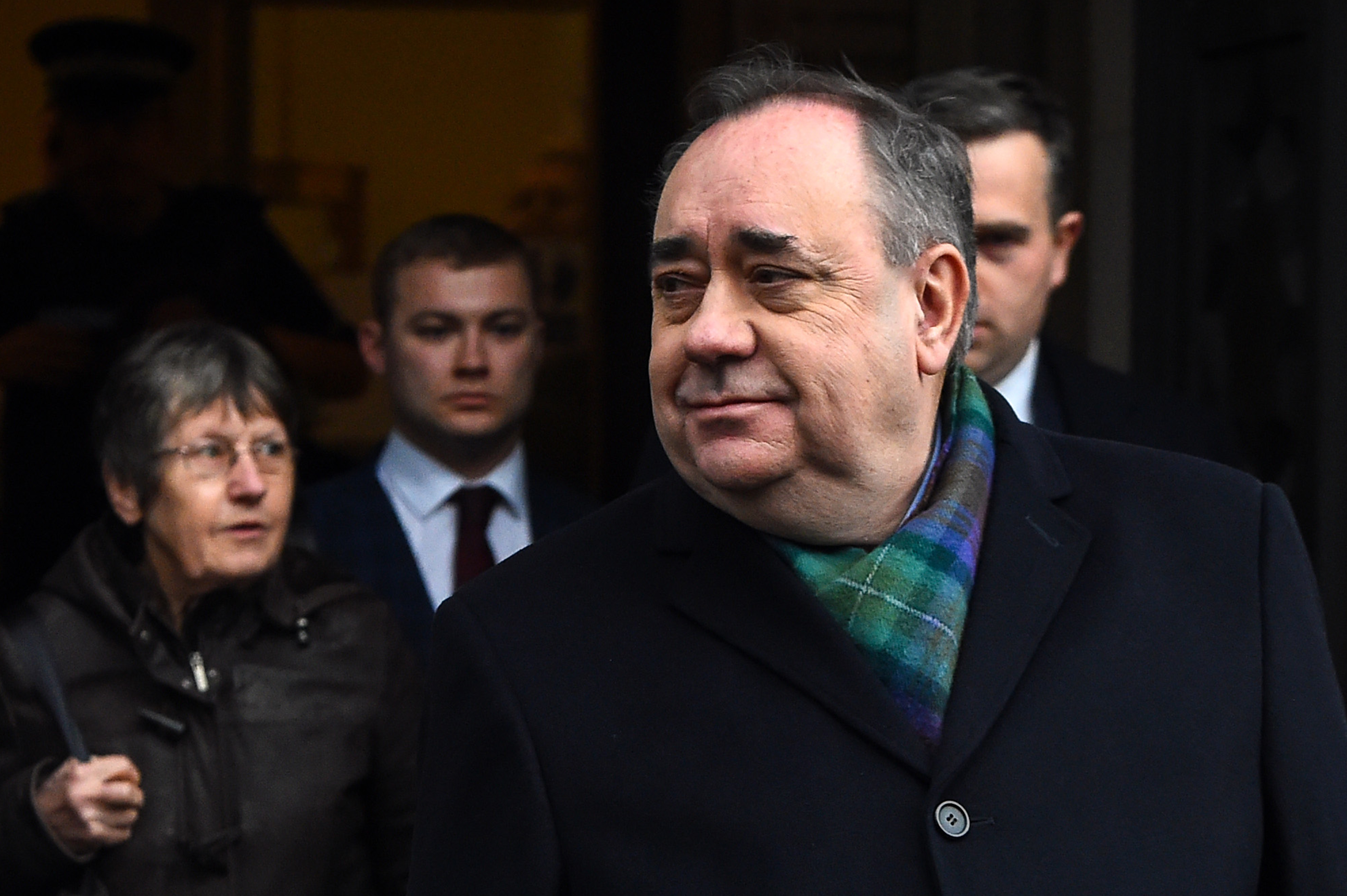Exprimer ministro de Escocia, Alex Salmond, acusado de 14 delitos sexuales
