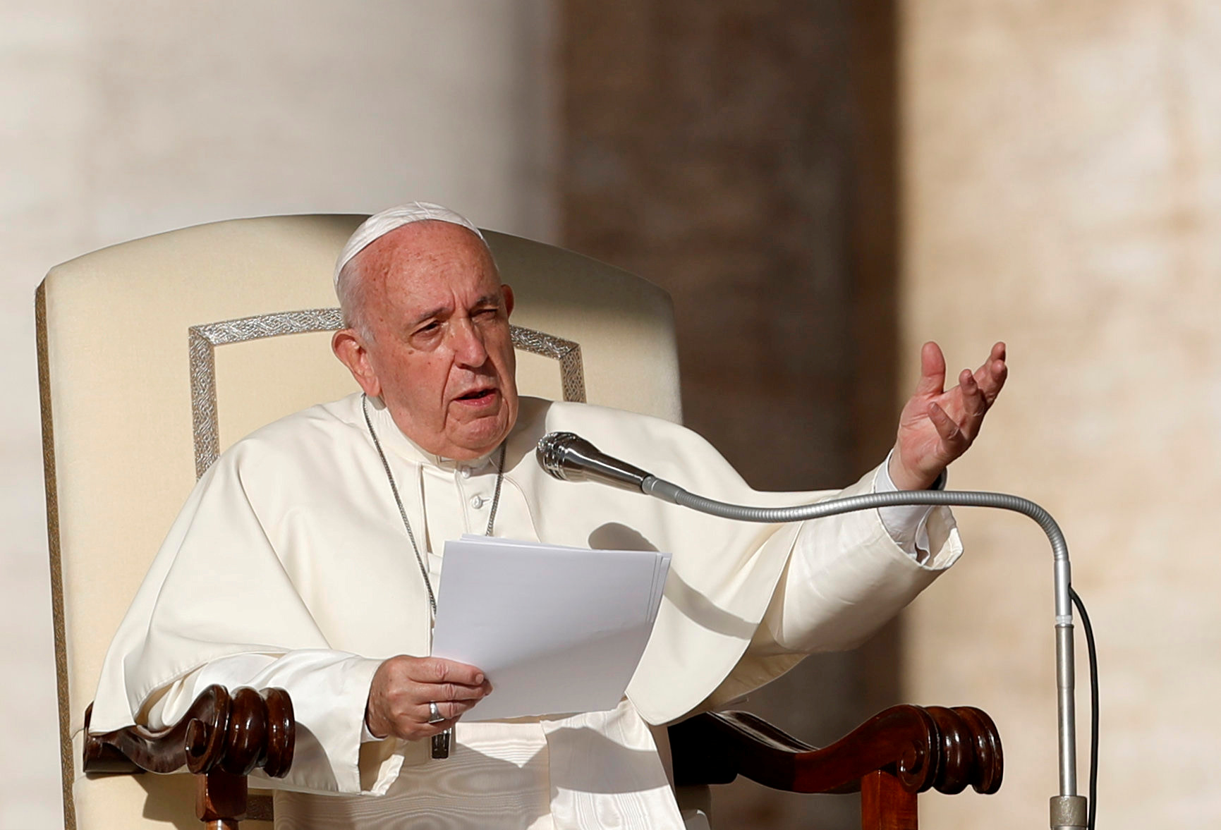 Papa alerta sobre el retorno de emblemas y conductas nazis