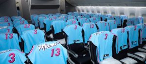 Vuelo de Miami a Madrid regaló camisetas “ViceWave” del Miami Heat a pasajeros