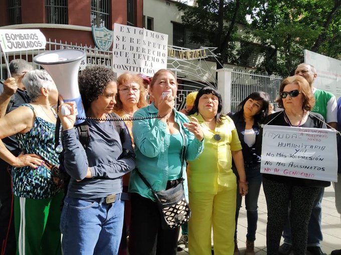 Maestros vuelven al asfalto: Protestan en Bellas Artes por reivindicaciones salariales #20Nov (VIDEO)