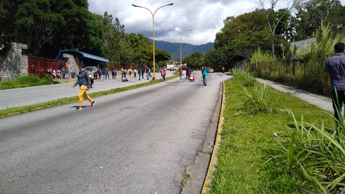 Realizan protesta en los alrededores de la ULA contra el régimen de Maduro #12Nov