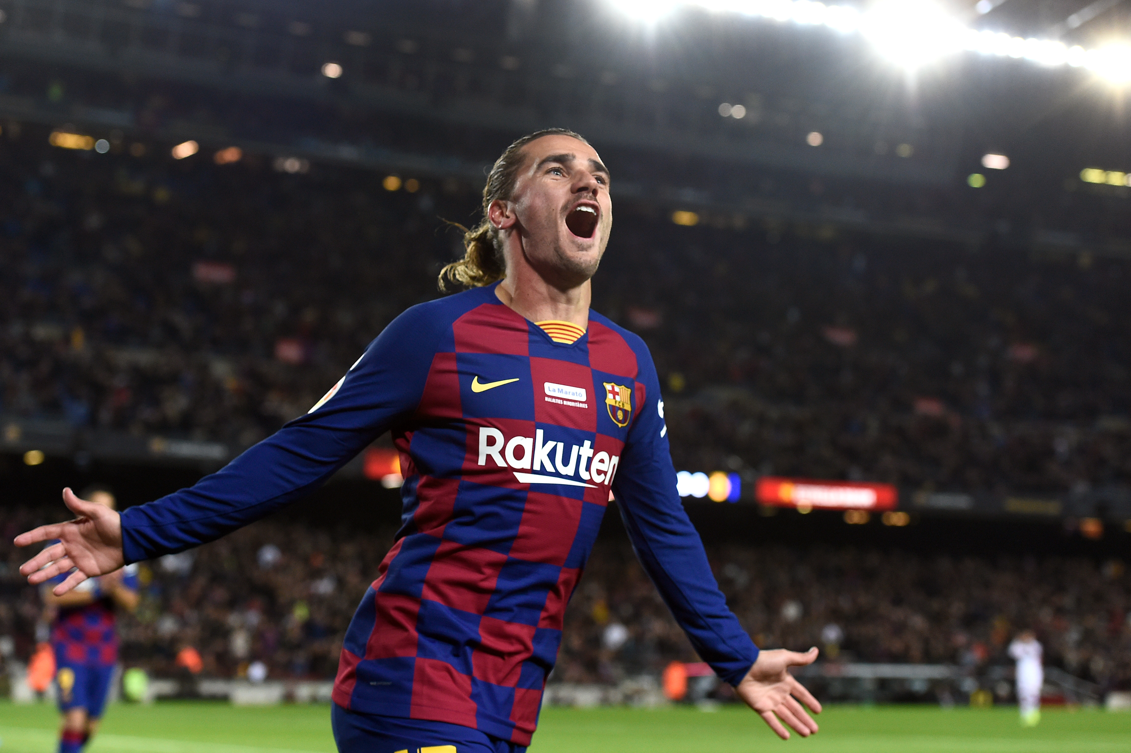 El incómodo momento que vivió Griezmann con hinchas del Barcelona tras un entrenamiento (Video)