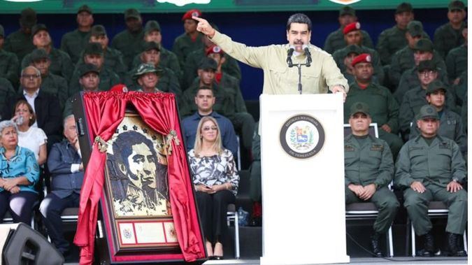 ALnavío: Maduro le entrega a los militares una épica de batallas y victorias para que le sigan siendo leales