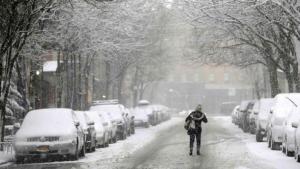 Mortal tormenta invernal impacta el noreste de EEUU
