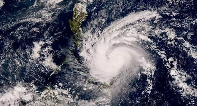 Un tifón azota Filipinas la víspera de Navidad