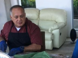 ¡Ajá! Diosdado preparó la cena navideña con cara de perdido y sin el pernil del Clap (Fotos)