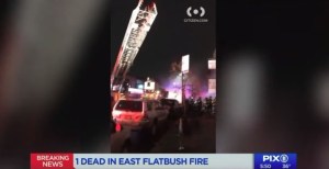 Un muerto al saltar de edificio en llamas en Brooklyn